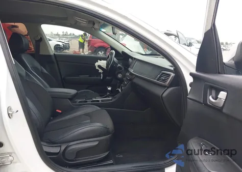 2018 Kia Optima S из США, поврежденный, VIN 5XXGT4L34JG215089